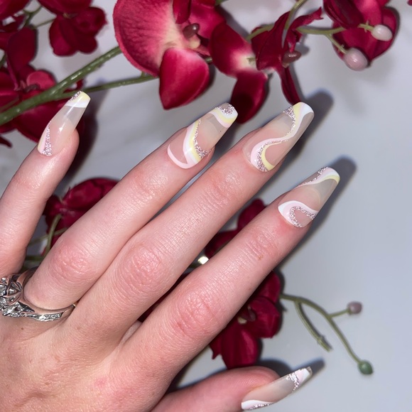 Pastel Swirl Press-On Nails - Picture 2 of 6